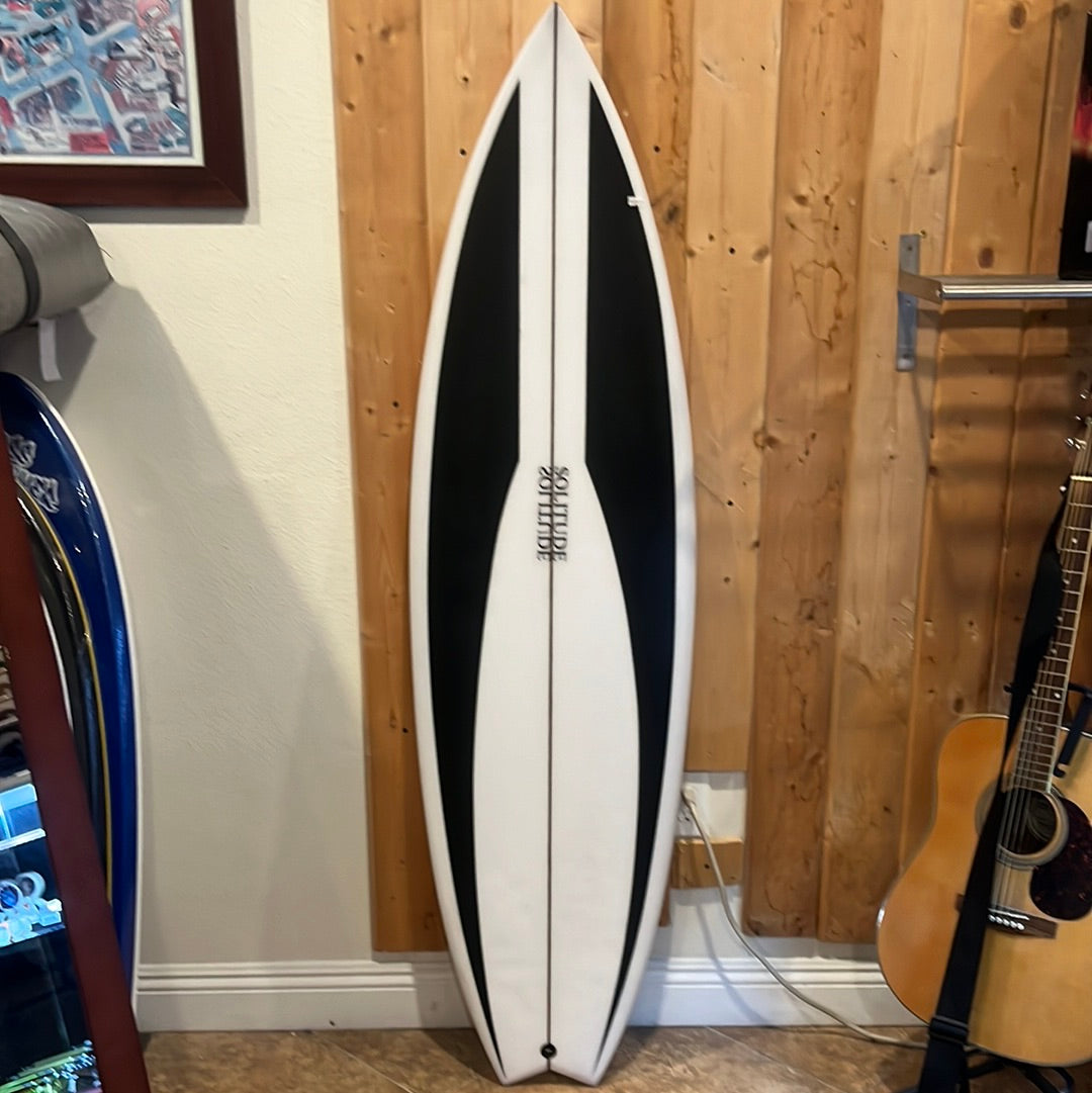 Solitude Surfboards 5&#39;7&quot; (used)