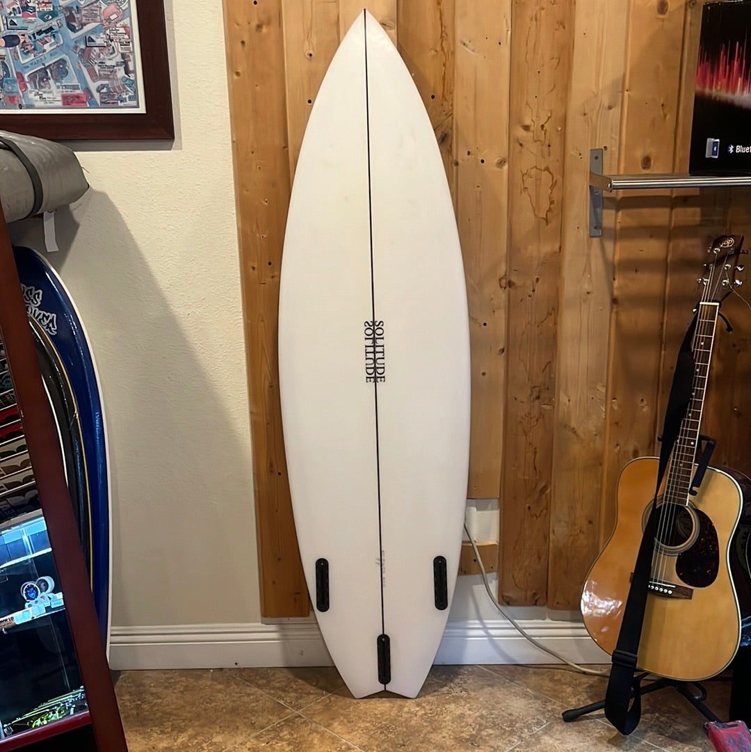 Solitude Surfboards 5&#39;7&quot; (used)